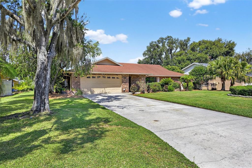 Photo of 1903 Country Club Court, Plant City, FL 33566 (MLS # TB8420115)