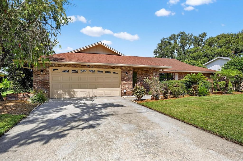 Photo of 1903 Country Club Court, Plant City, FL 33566 (MLS # TB8420115)