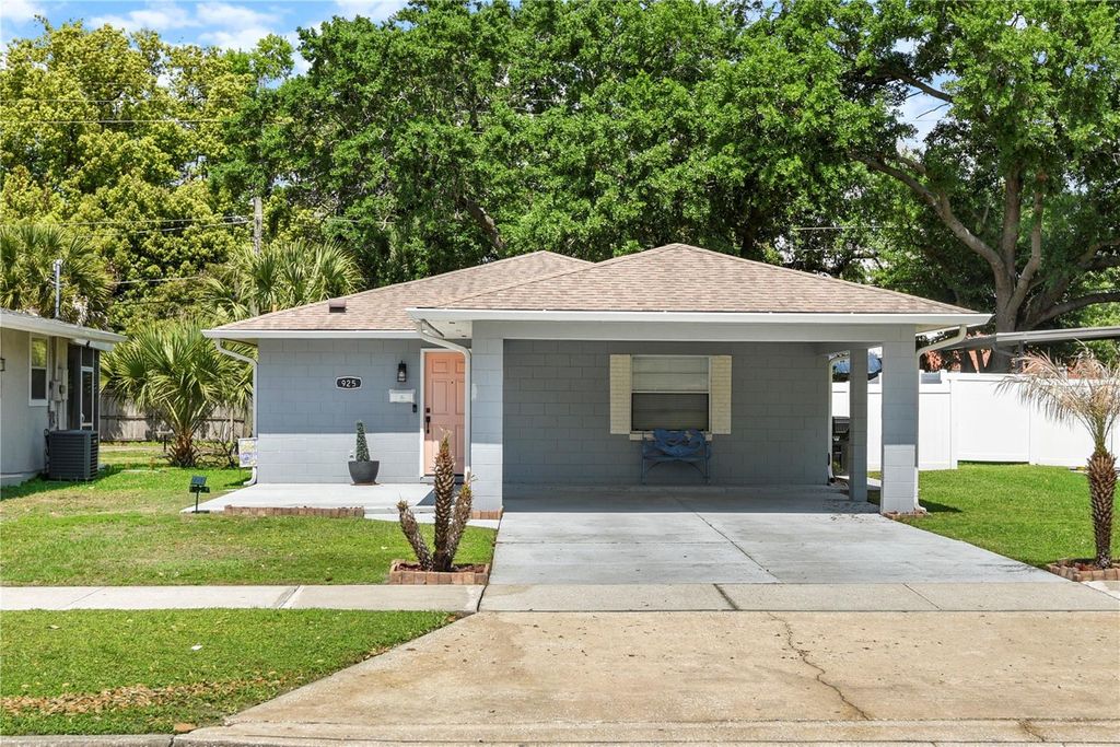 Photo of 925 W Smith Street, Orlando, FL 32804 (MLS # O6387233)