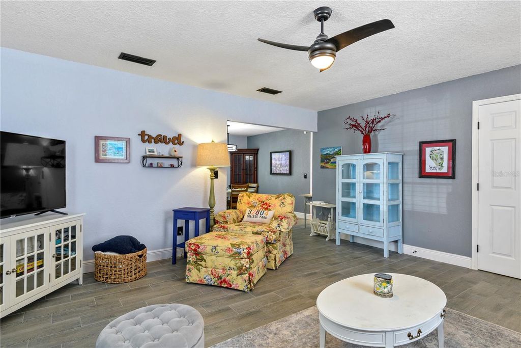 Photo of 925 W Smith Street, Orlando, FL 32804 (MLS # O6387233)