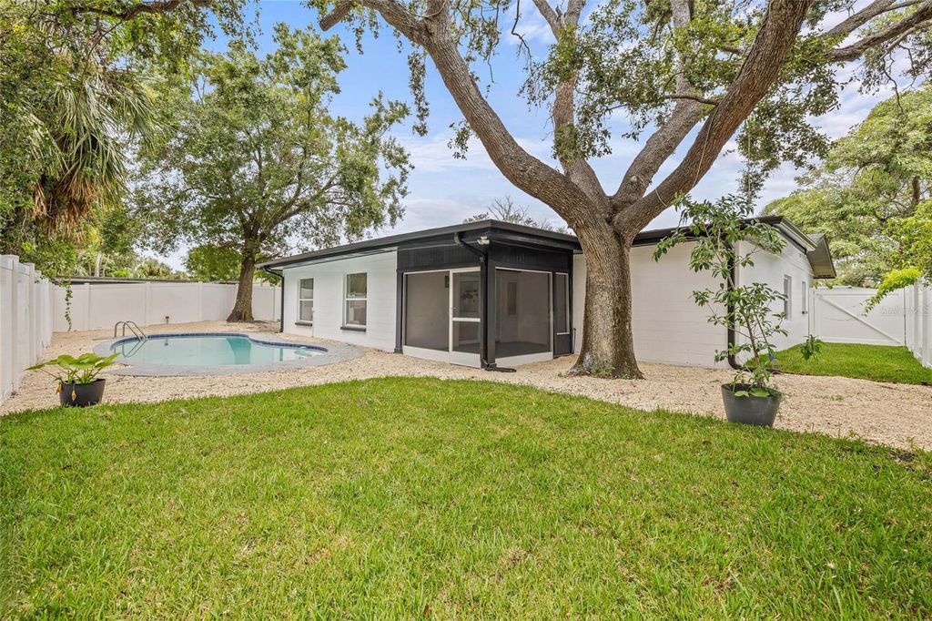 Photo of 4822 W Bay Court Avenue, Tampa, FL 33611 (MLS # TB8425310)