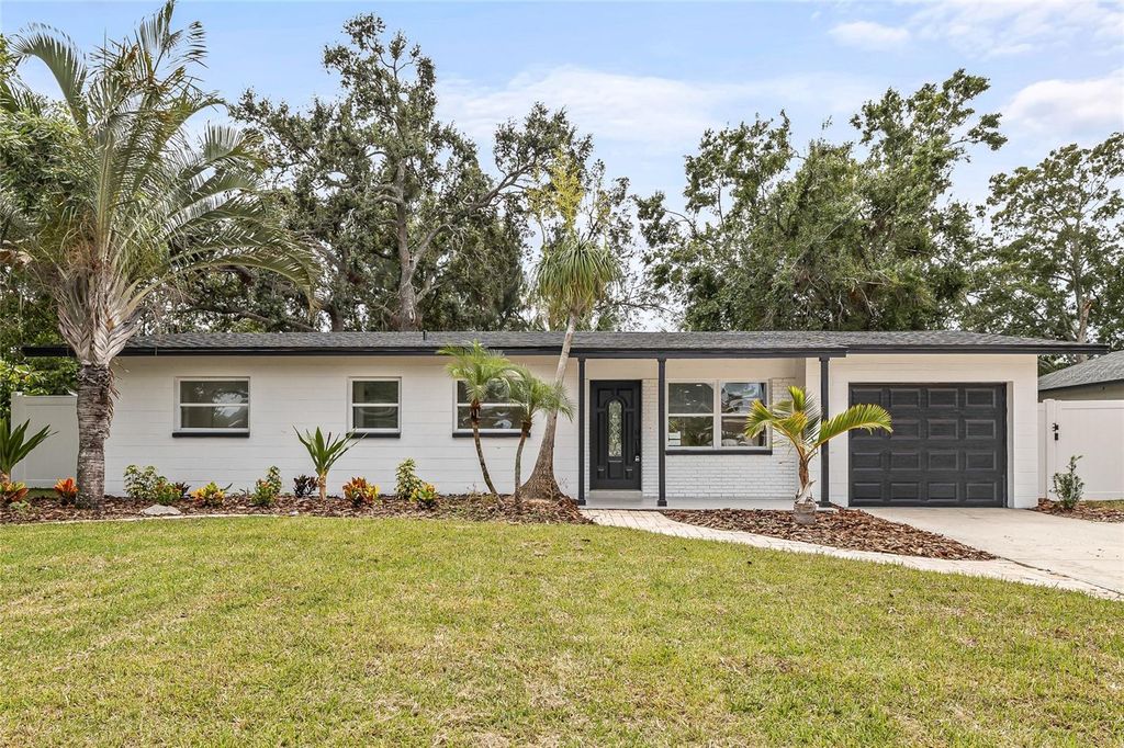 Photo of 4822 W Bay Court Avenue, Tampa, FL 33611 (MLS # TB8425310)