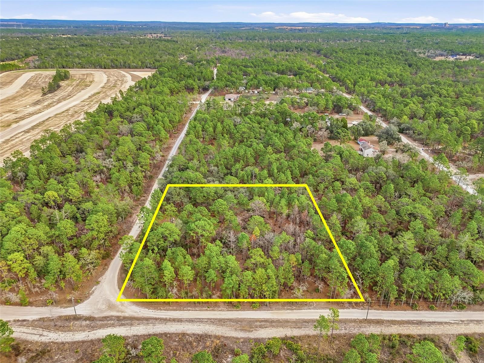 LONDON TERRACE - Land