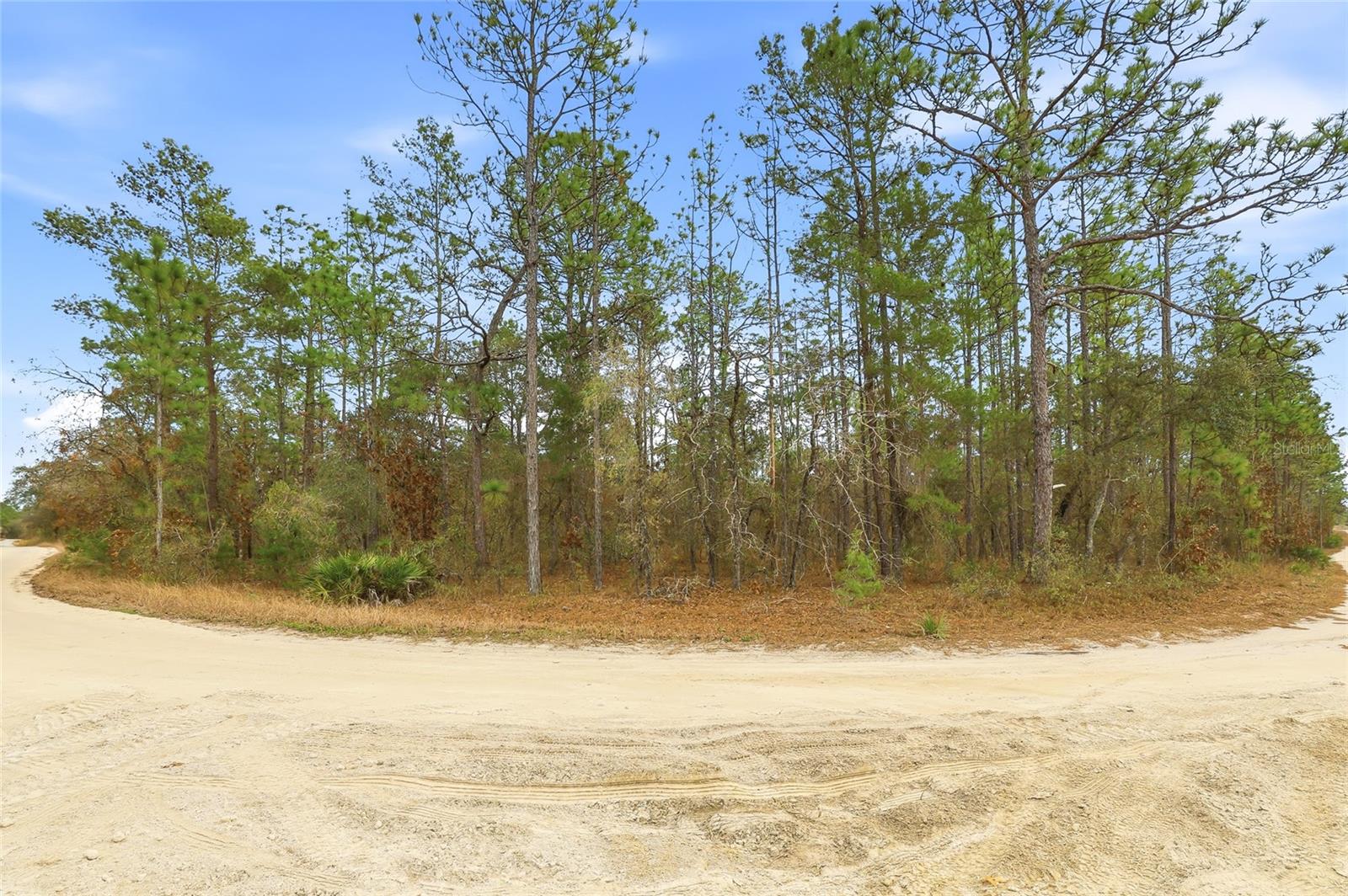 LONDON TERRACE - Land