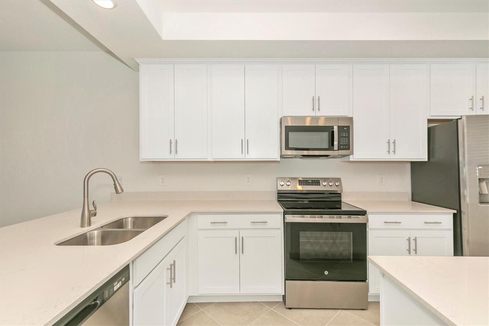 WELLEN PARK GOLF & COUNTRY CLUB - Residential Lease