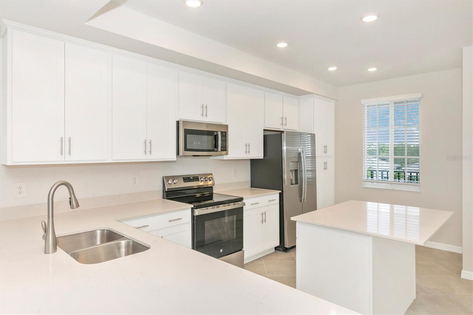 WELLEN PARK GOLF & COUNTRY CLUB - Residential Lease