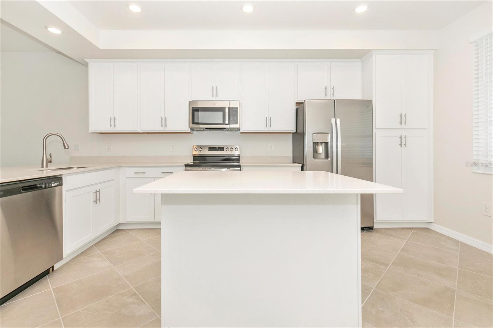 WELLEN PARK GOLF & COUNTRY CLUB - Residential Lease