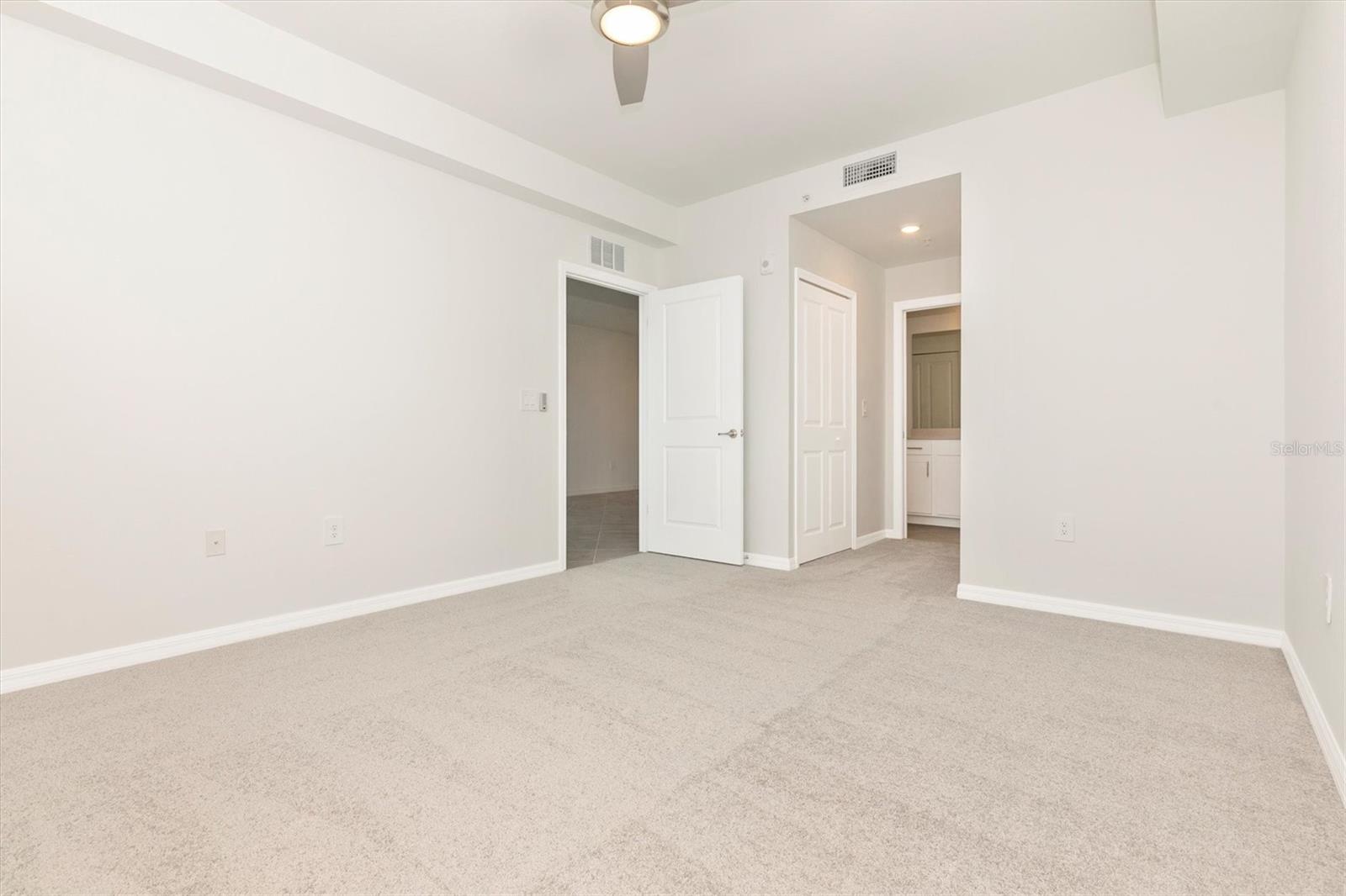 WELLEN PARK GOLF & COUNTRY CLUB - Residential Lease