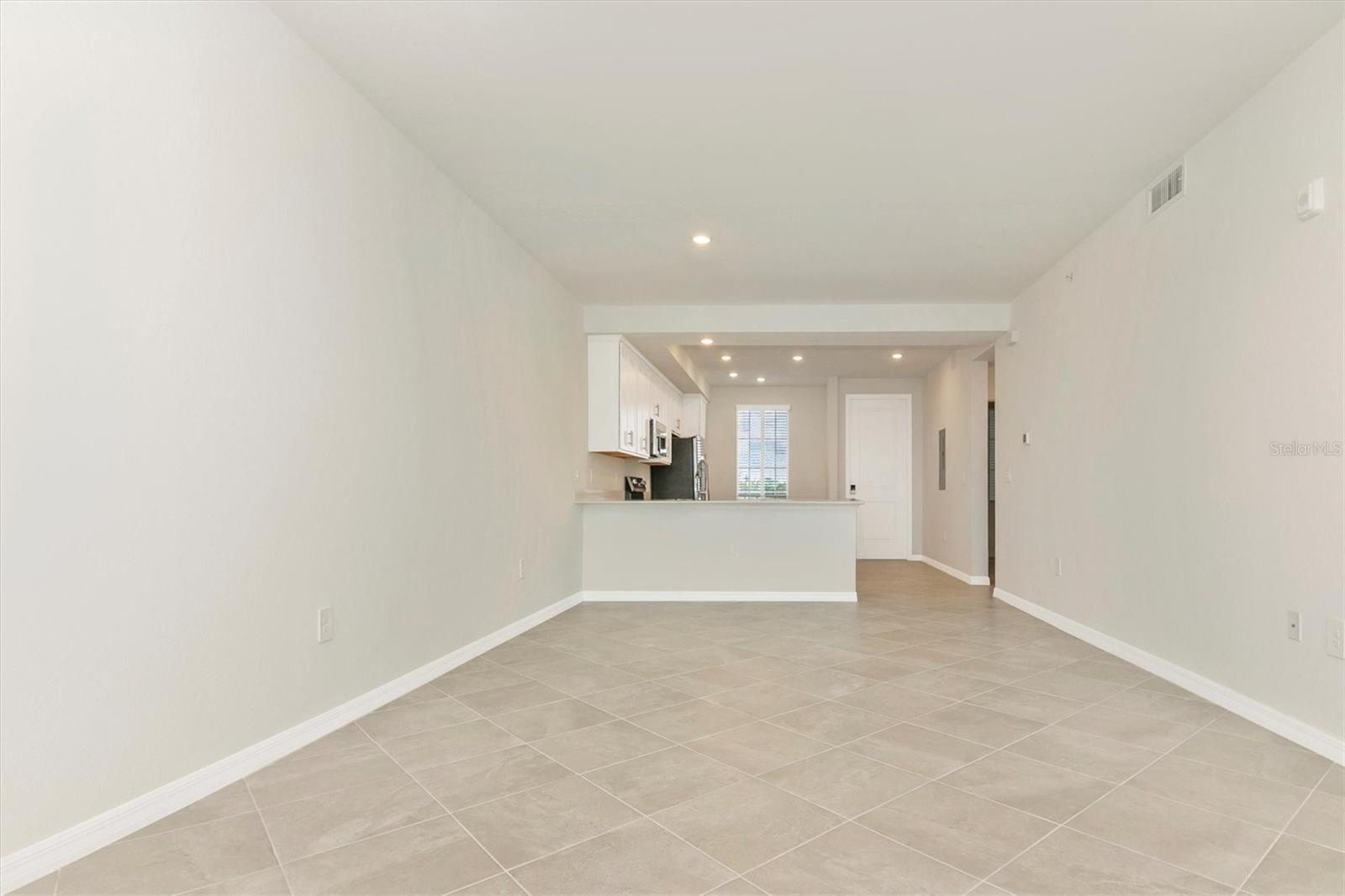 WELLEN PARK GOLF & COUNTRY CLUB - Residential Lease