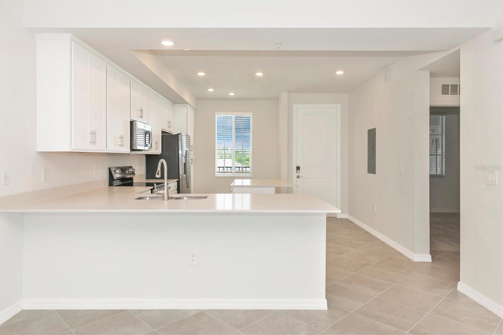 WELLEN PARK GOLF & COUNTRY CLUB - Residential Lease