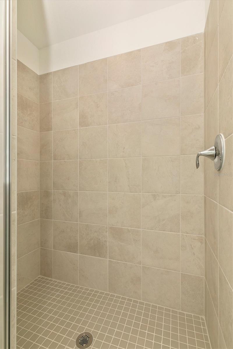 WELLEN PARK GOLF & COUNTRY CLUB - Residential Lease