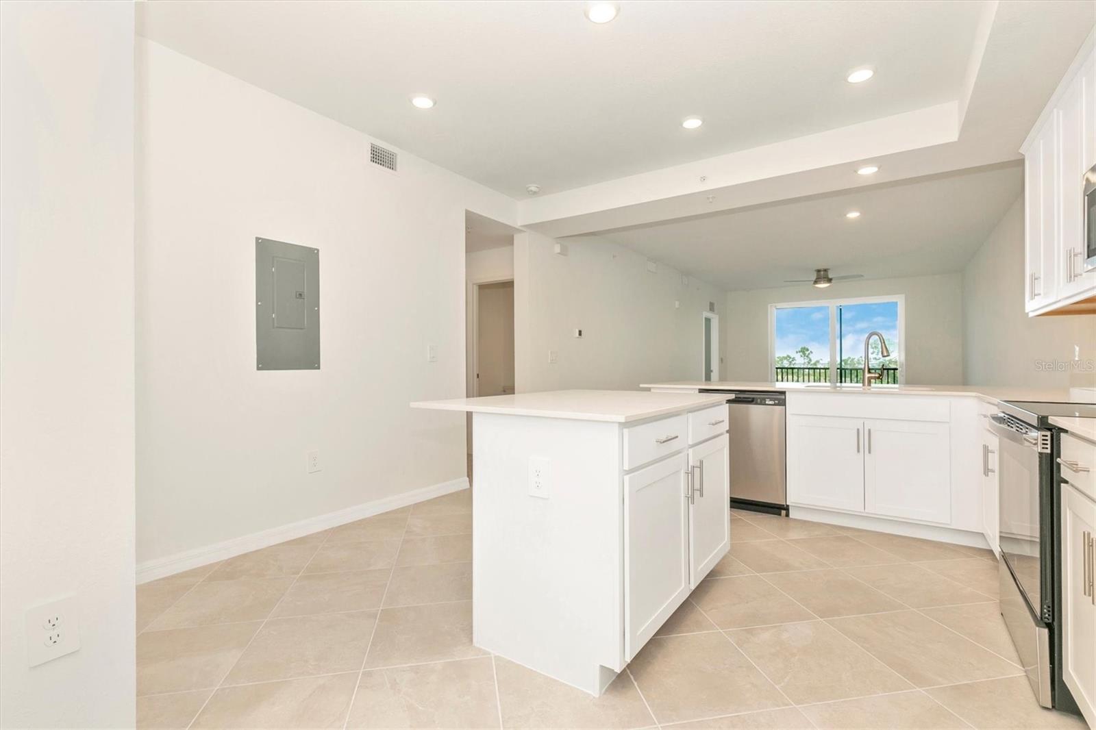 WELLEN PARK GOLF & COUNTRY CLUB - Residential Lease