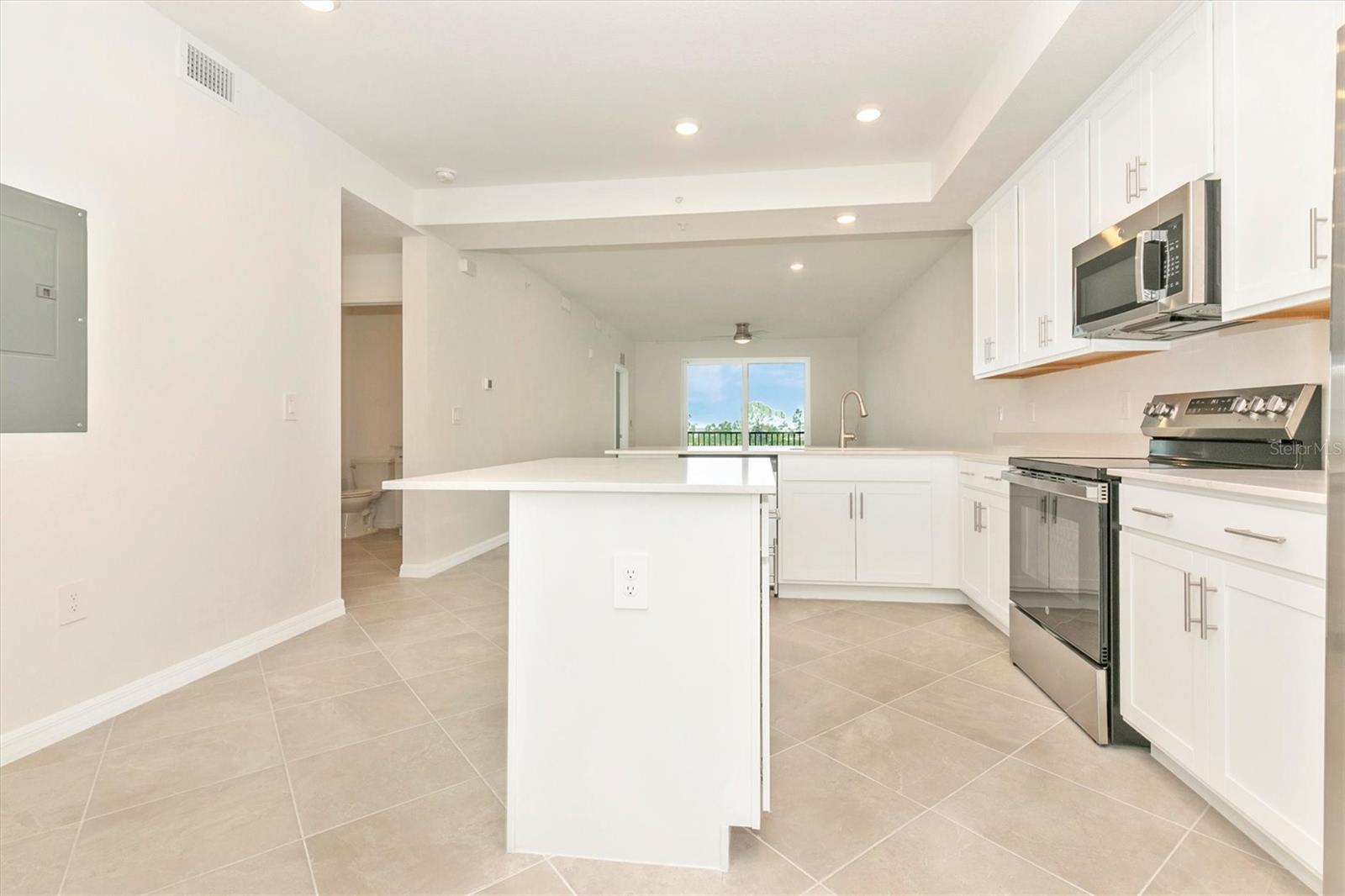 WELLEN PARK GOLF & COUNTRY CLUB - Residential Lease