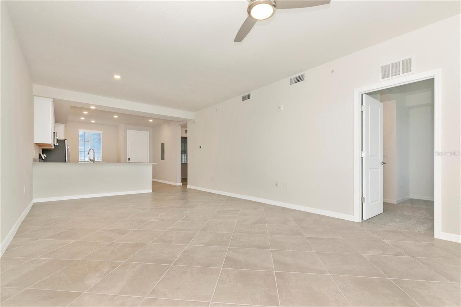 WELLEN PARK GOLF & COUNTRY CLUB - Residential Lease