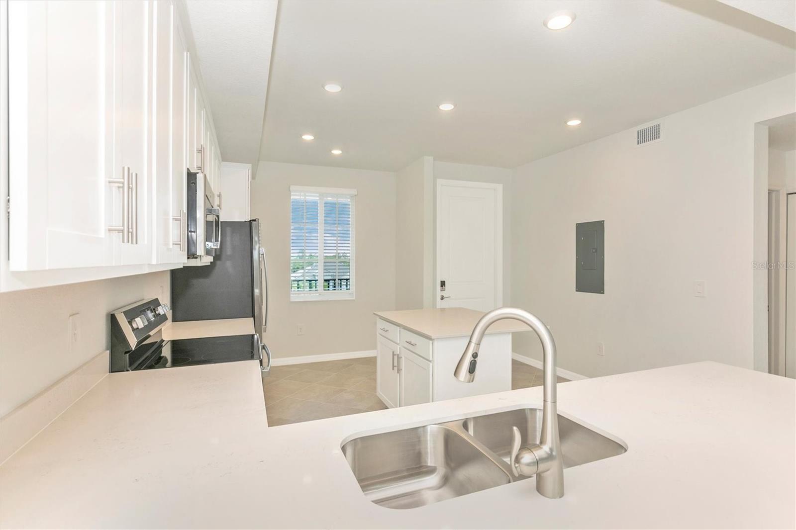 WELLEN PARK GOLF & COUNTRY CLUB - Residential Lease