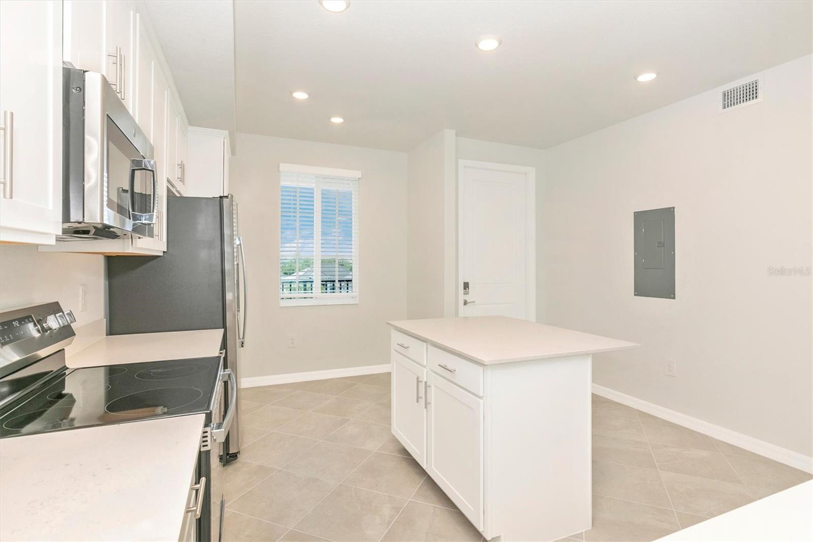 WELLEN PARK GOLF & COUNTRY CLUB - Residential Lease