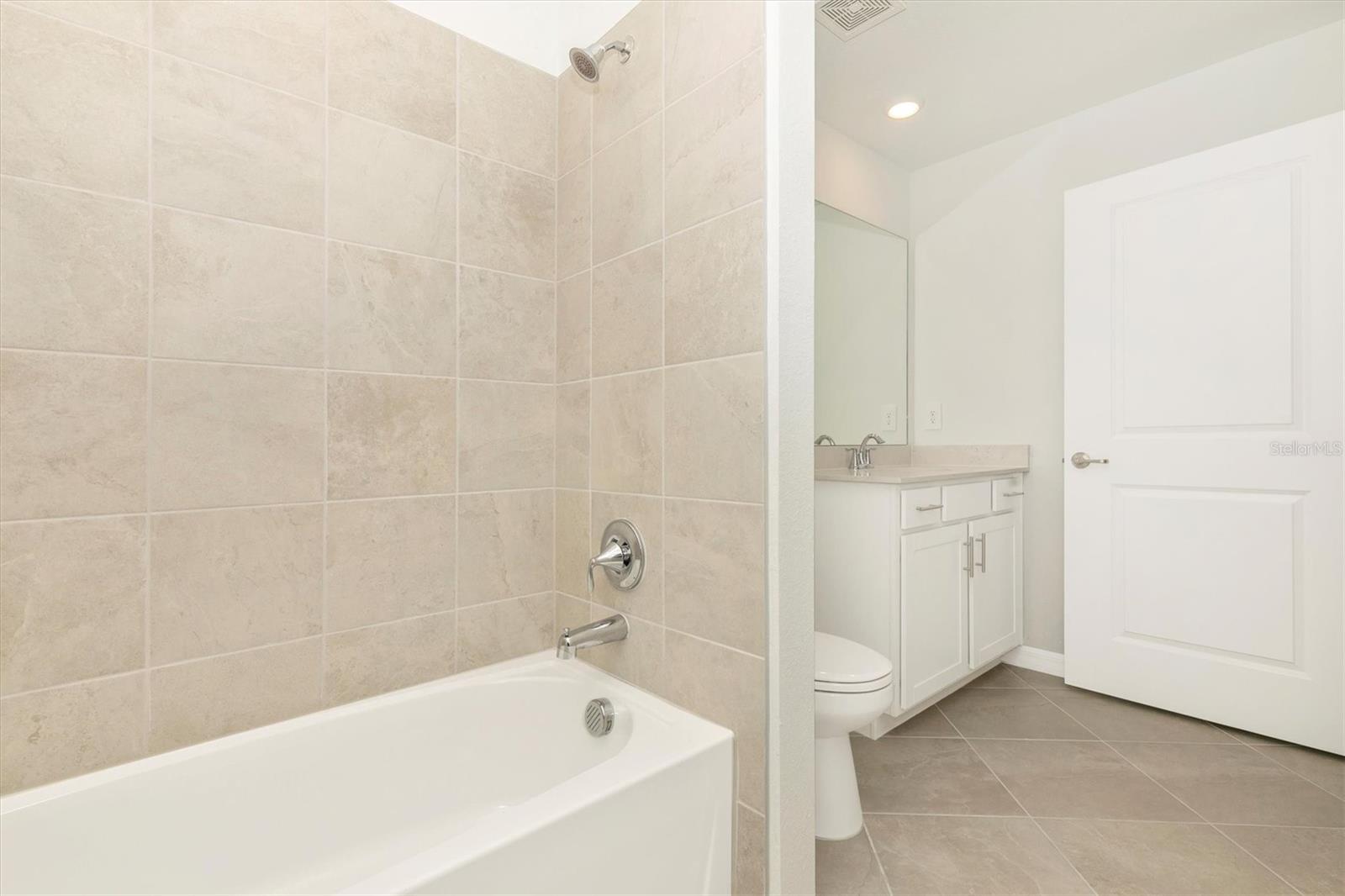 WELLEN PARK GOLF & COUNTRY CLUB - Residential Lease