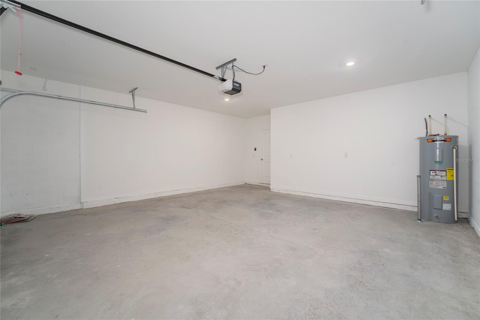 LEOMAS LNDG PH 1 - Residential Lease