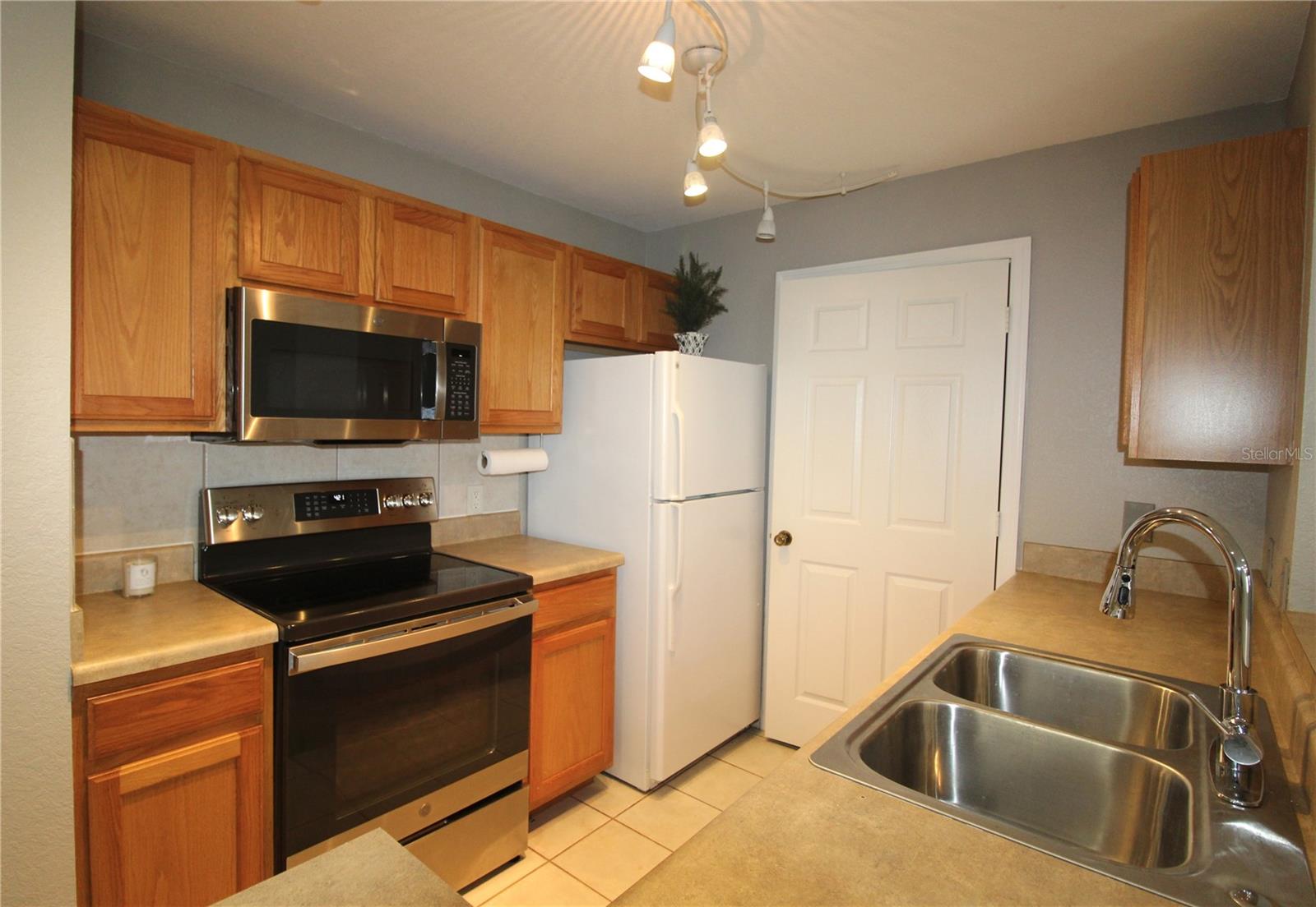 BAY POINTE AT CORTEZ PH 2-6 - Residential Lease