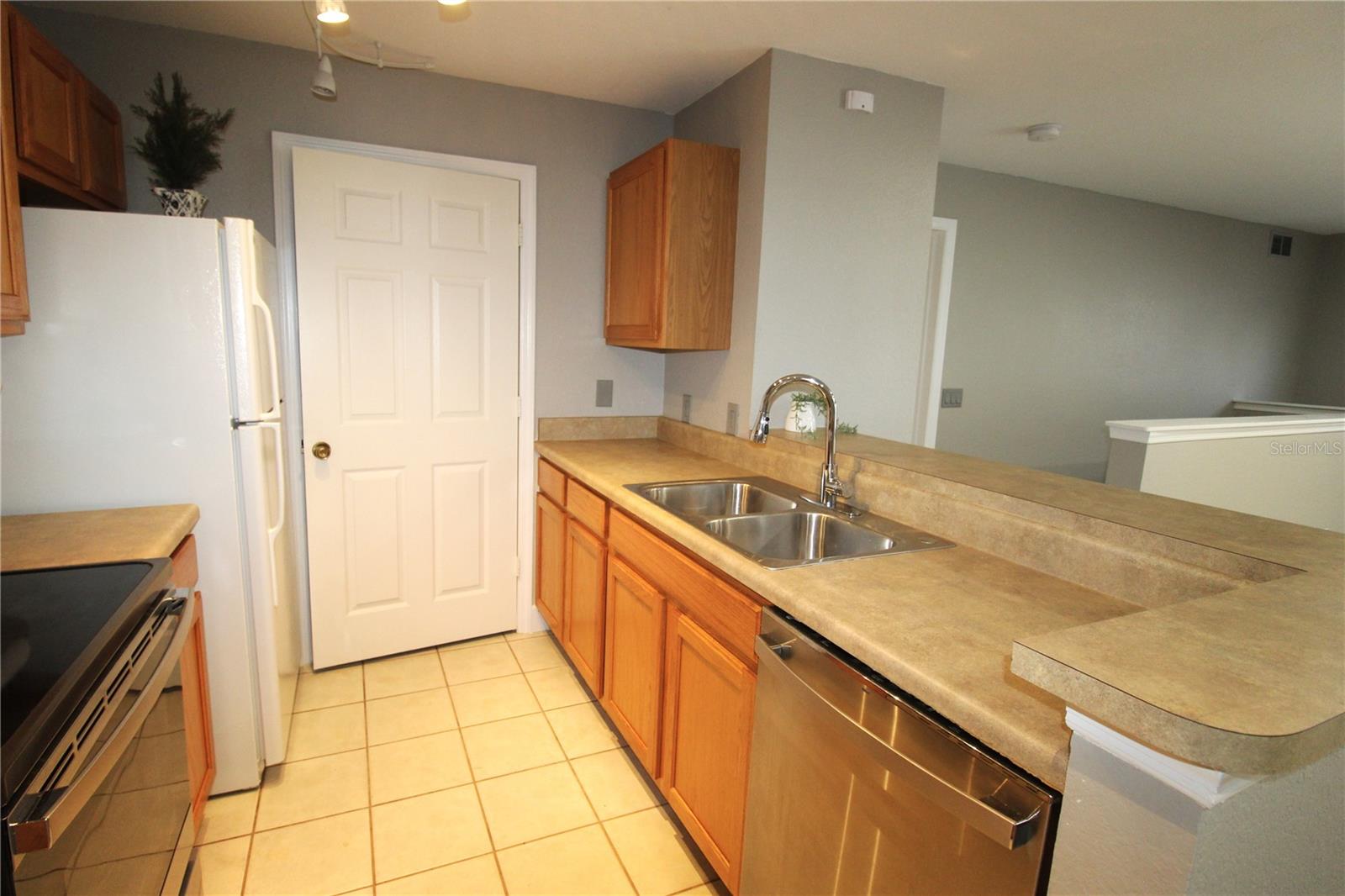 BAY POINTE AT CORTEZ PH 2-6 - Residential Lease