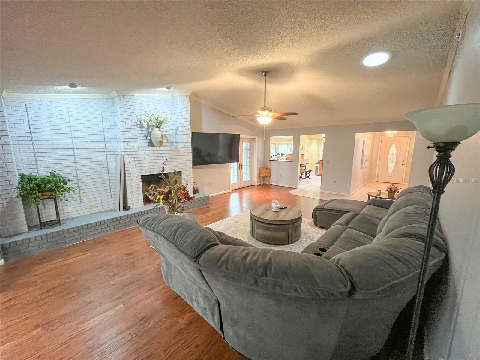 CYPRES LANDNG PH 02 - Residential Lease