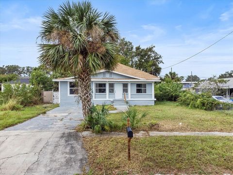 A home in WINTER HAVEN