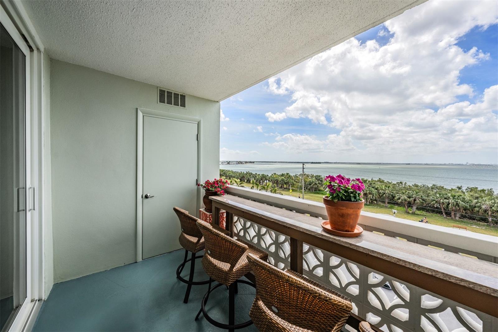 9 FORBES PLACE 504