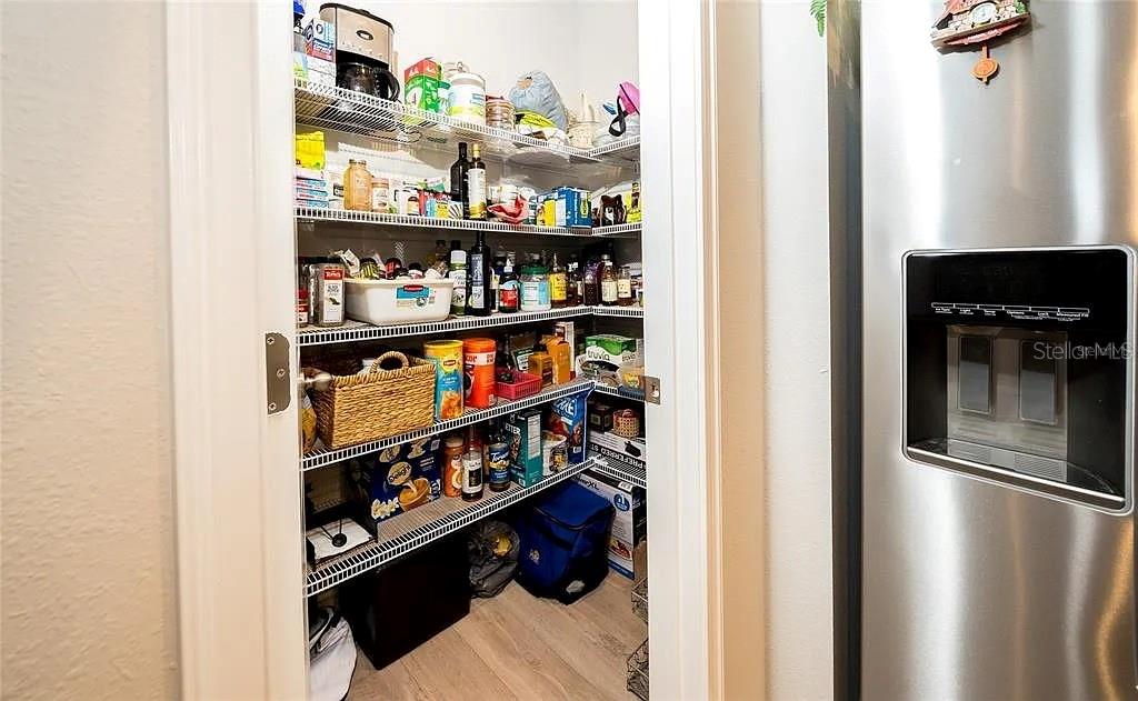 VOLANTI - Residential Lease