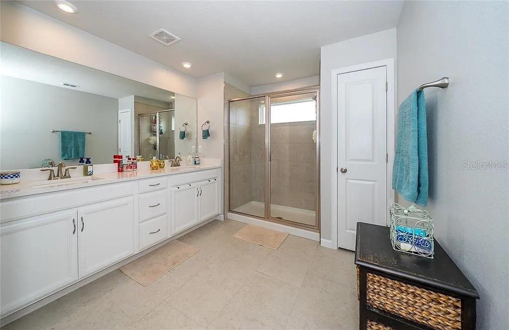 VOLANTI - Residential Lease