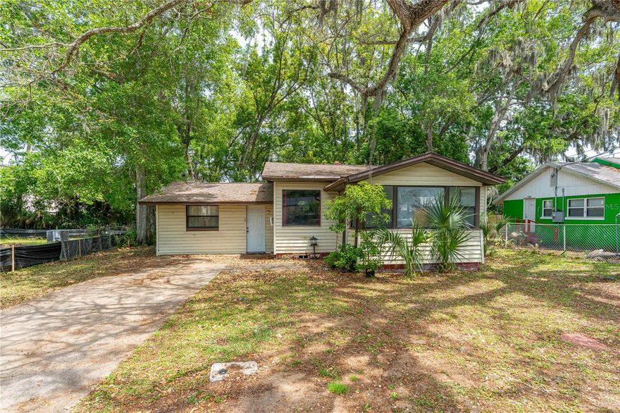 nvestor Alert-2 Bedroom with flex space. ROOF (Oct 2019), WATER HEATER and ELECTRIC PANEL BOX were installed in as well (2020) Nice sized lot with mature trees surround this home as well as a fenced back yard! Near shopping, restaurants, Bethune Cookman and Daytona State College. You are only a couple of miles away from Daytona's Famous Beach and less than a mile to the intra-coastal waterway.