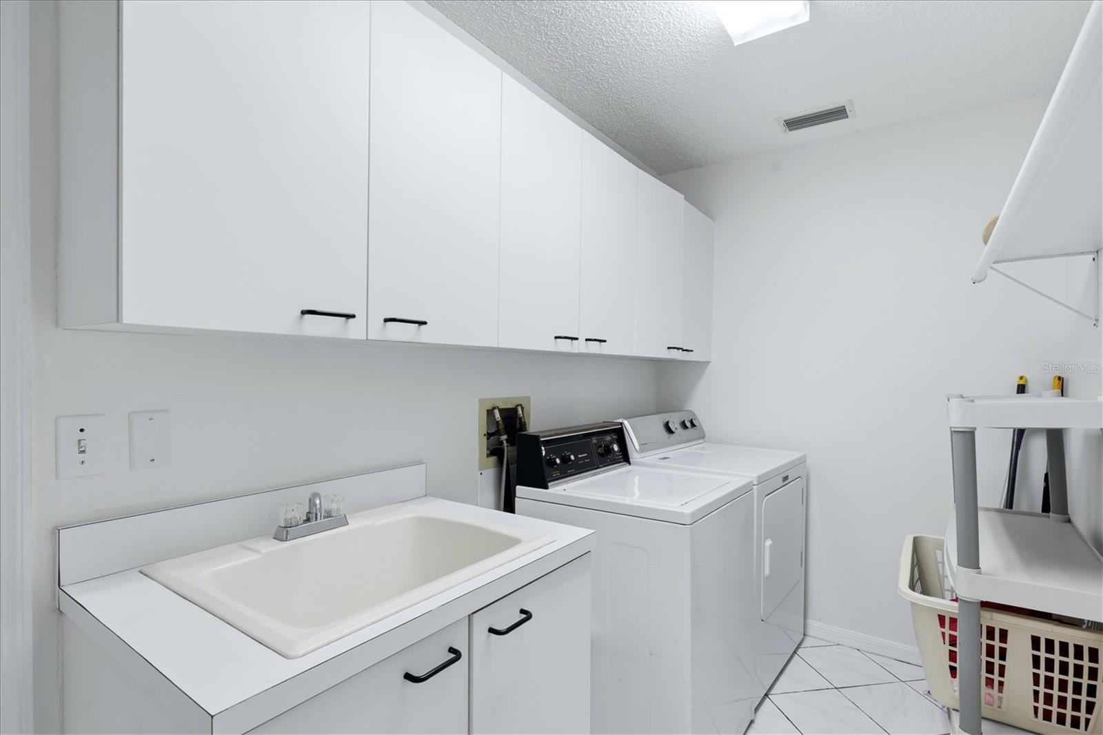 CRYSTAL LAKES - Residential