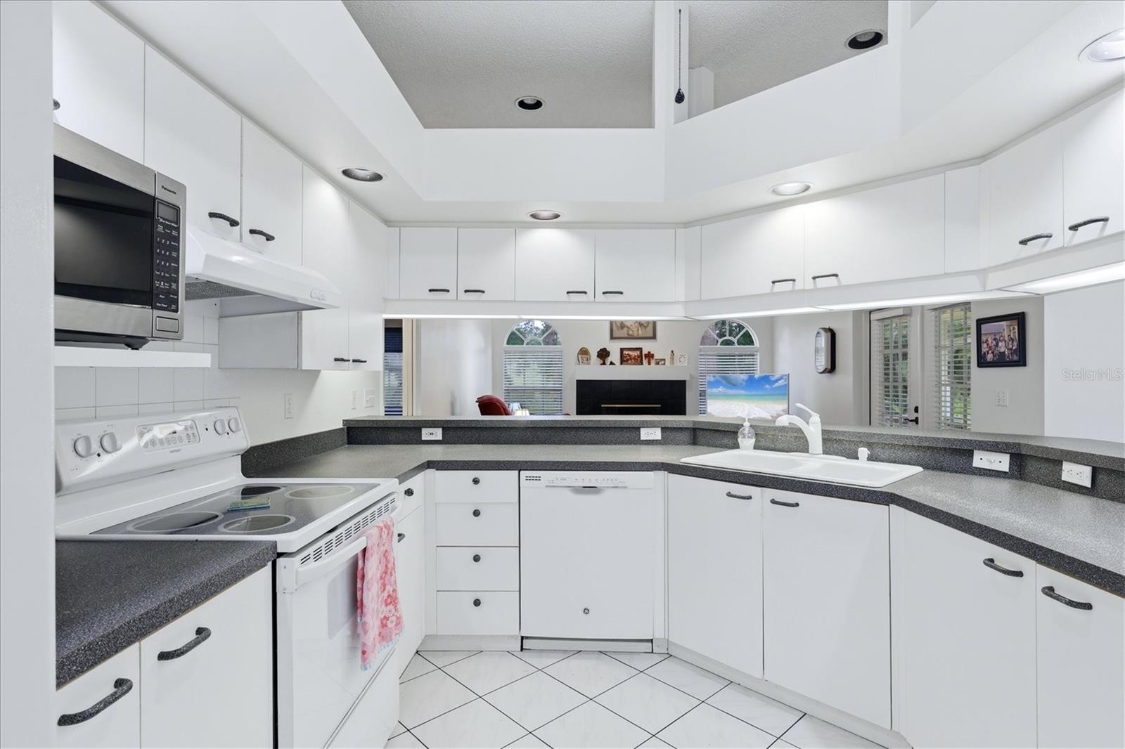 CRYSTAL LAKES - Residential