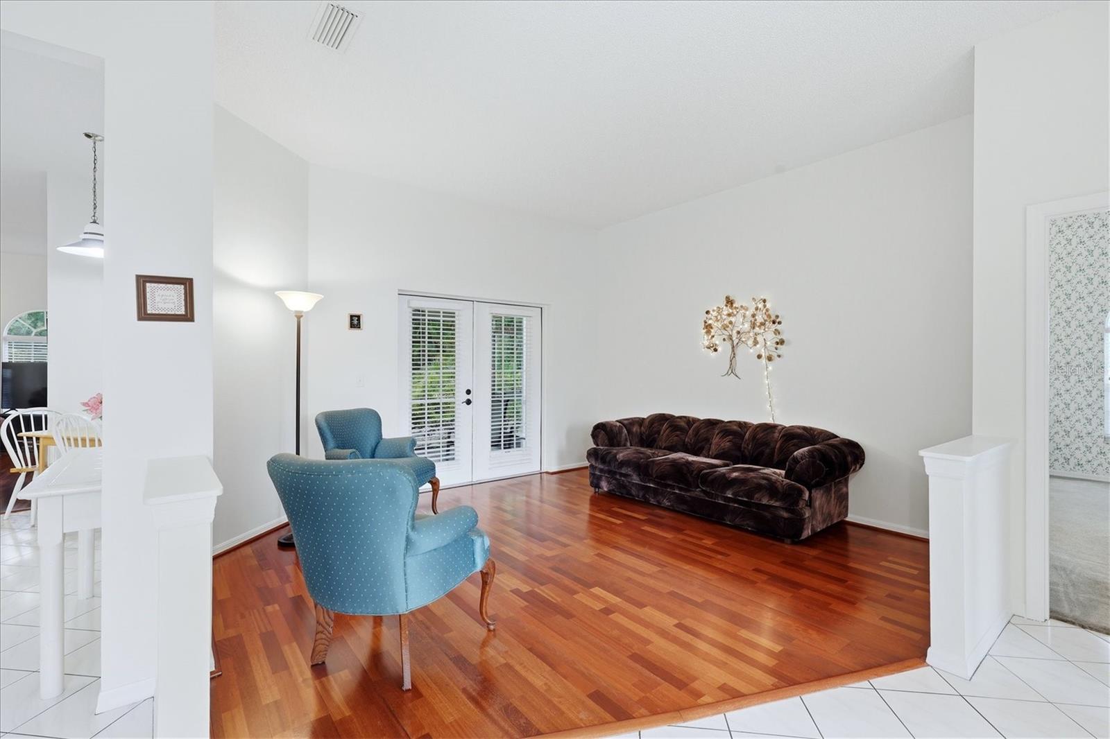 CRYSTAL LAKES - Residential
