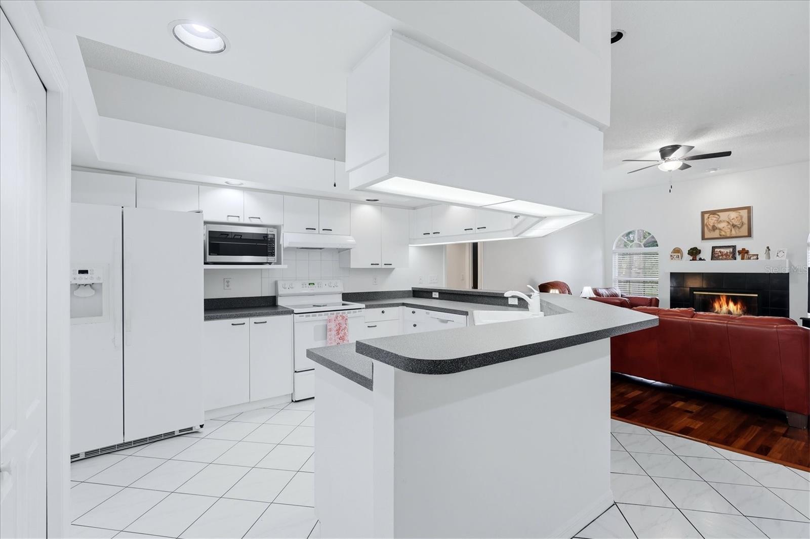 CRYSTAL LAKES - Residential