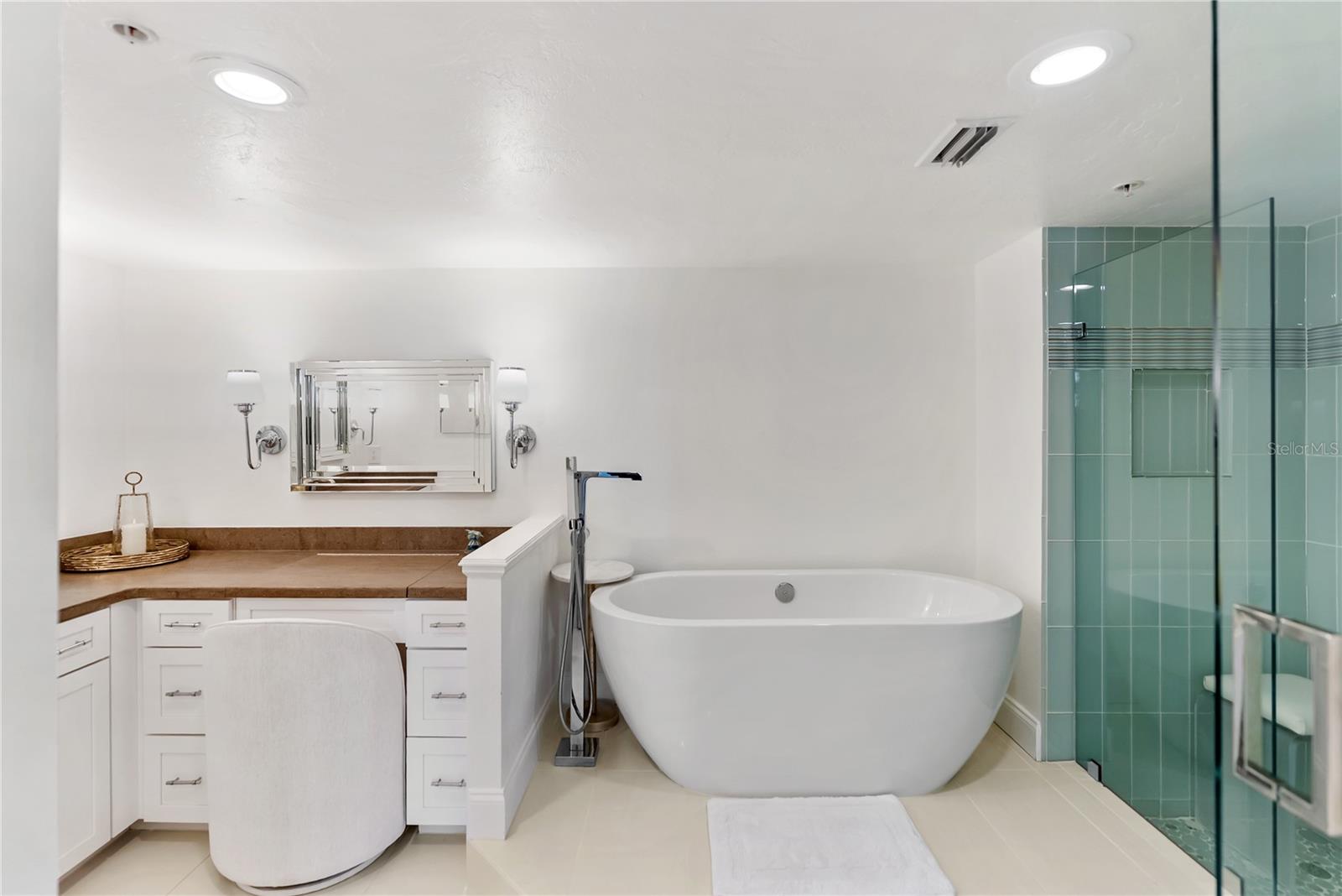 LAWRENCE POINTE I - Residential