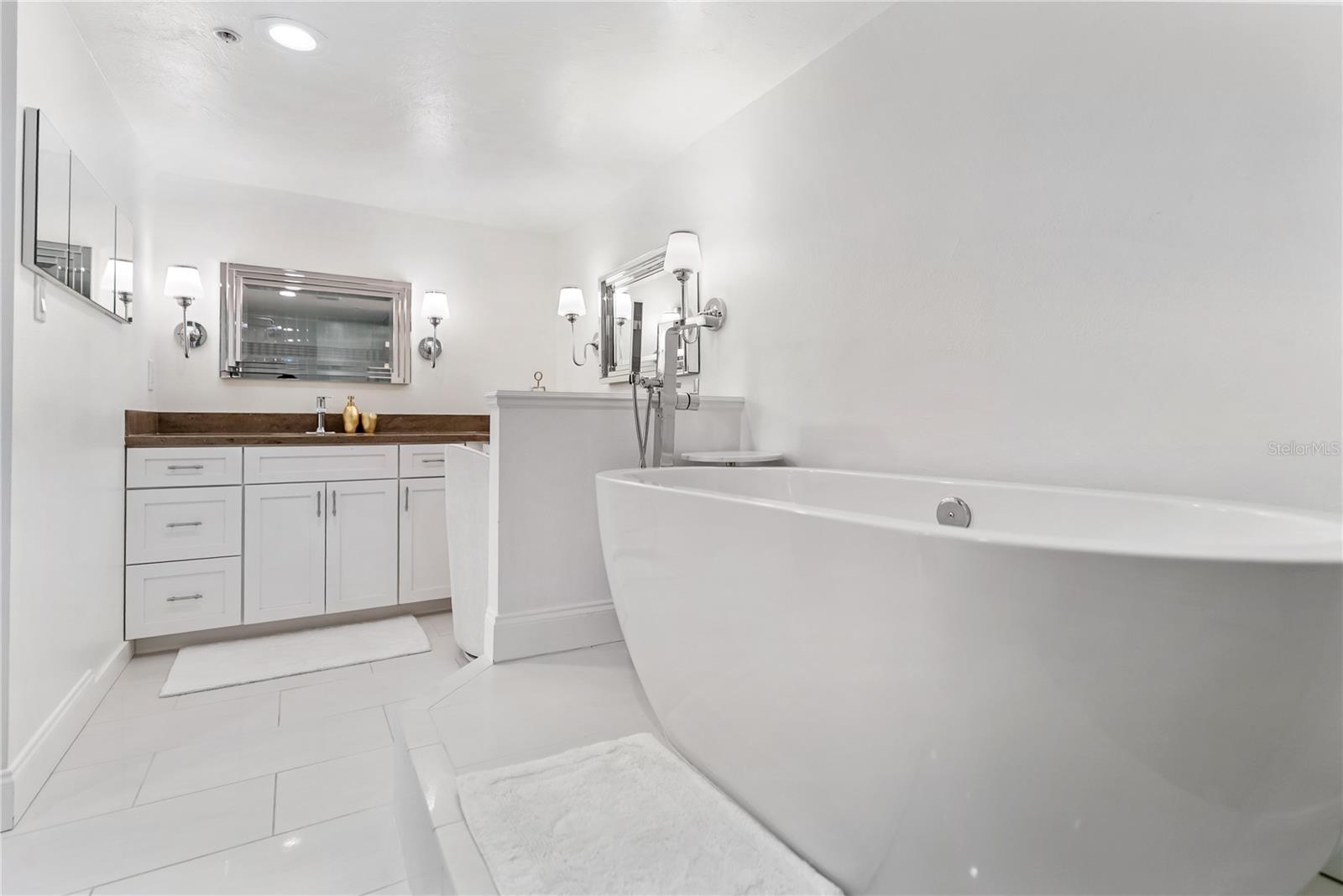 LAWRENCE POINTE I - Residential