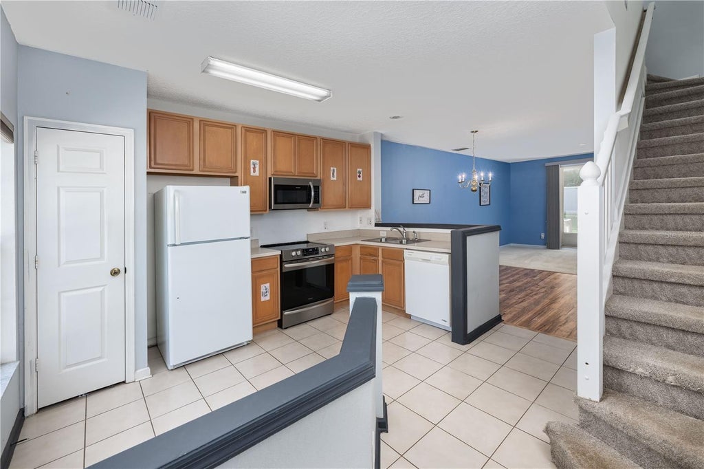 Photo of 923 Vineland Place, Lake Mary, FL 32746 (MLS # O6438868)