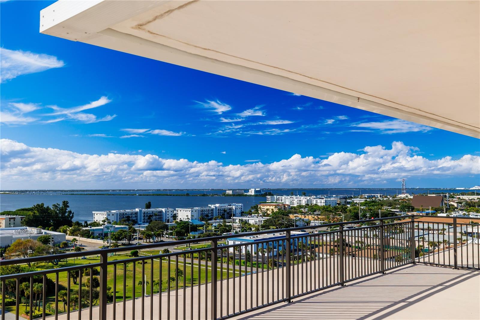 2100 TOWERS - Residential