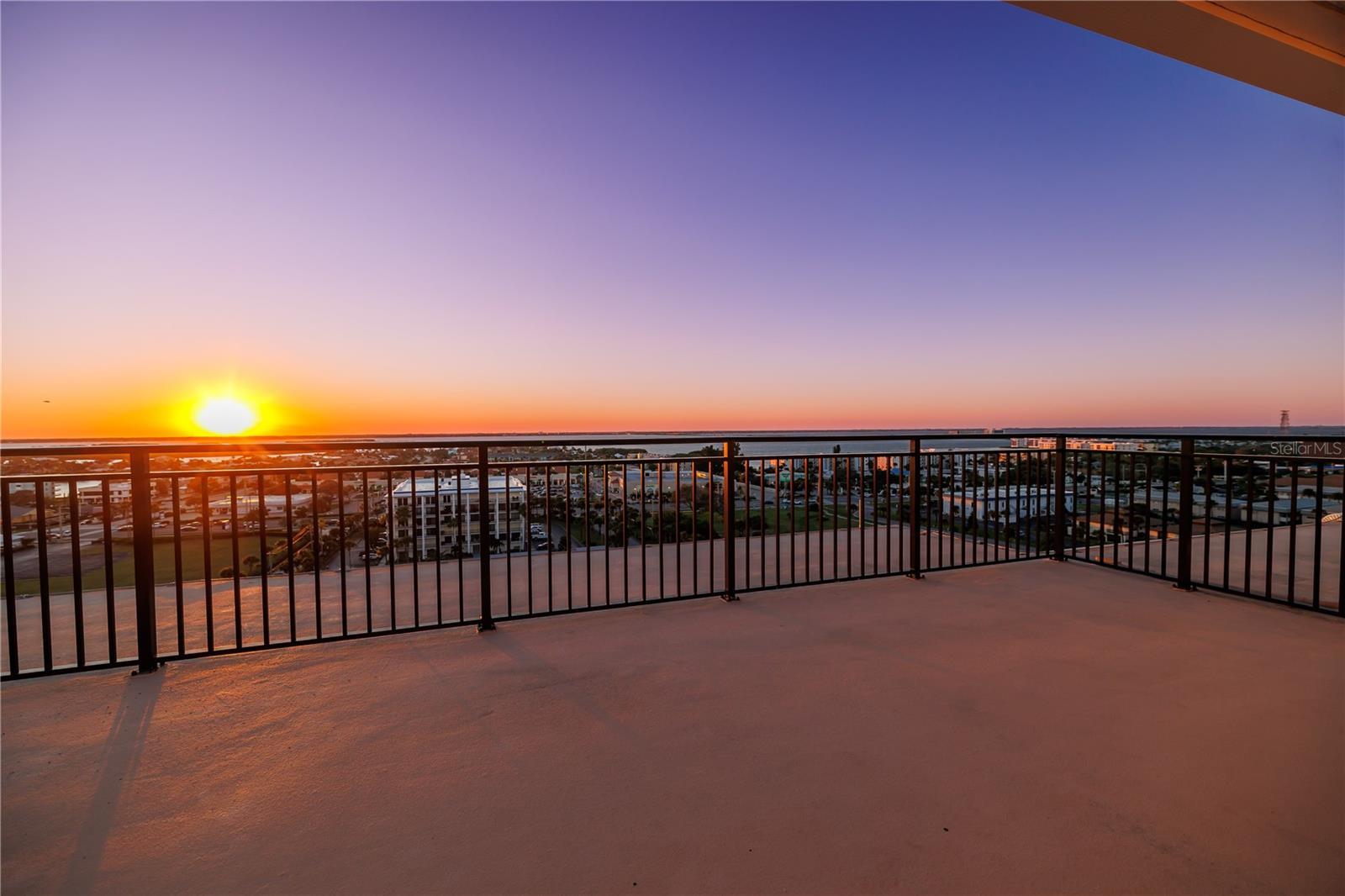 2100 TOWERS - Residential