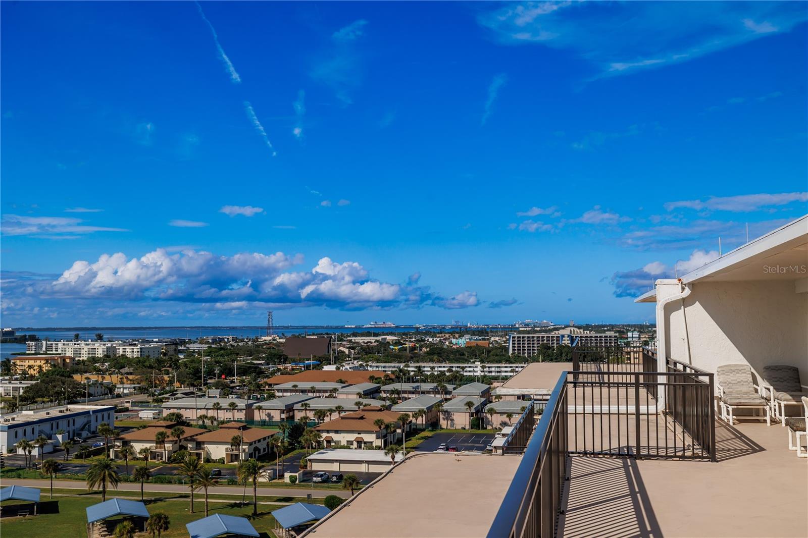 2100 TOWERS - Residential