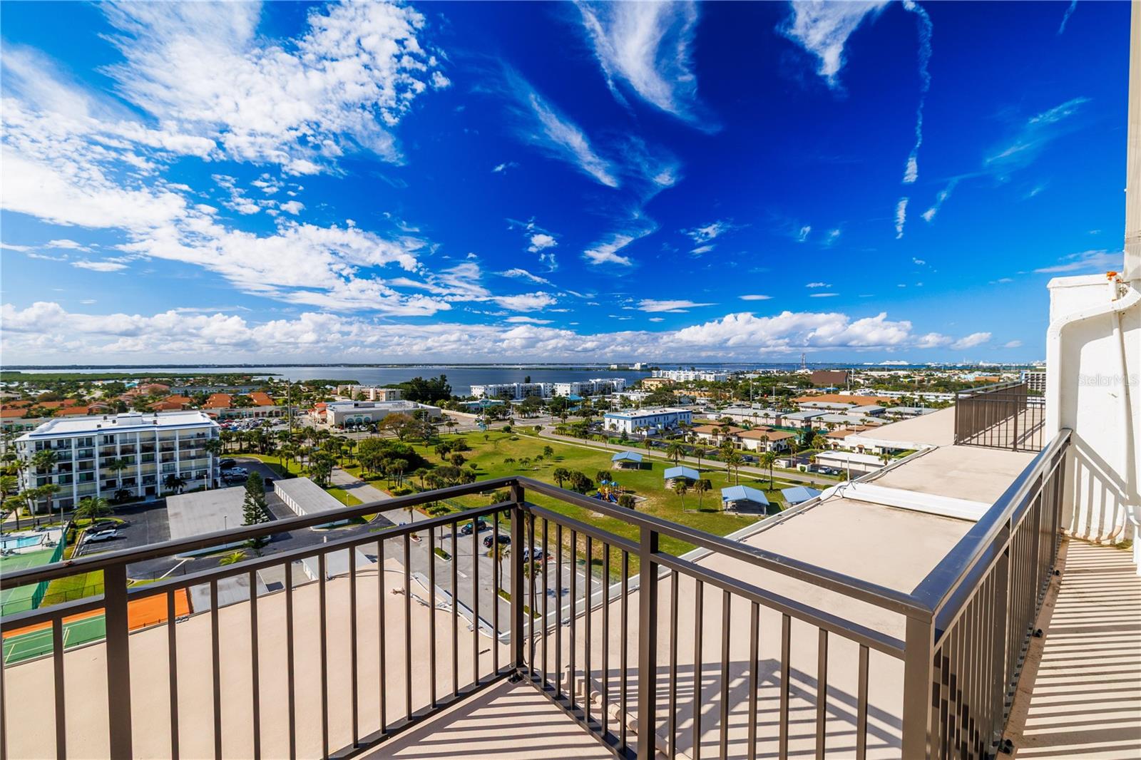 2100 TOWERS - Residential