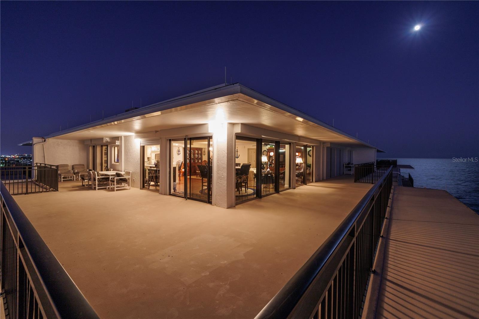 2100 TOWERS - Residential