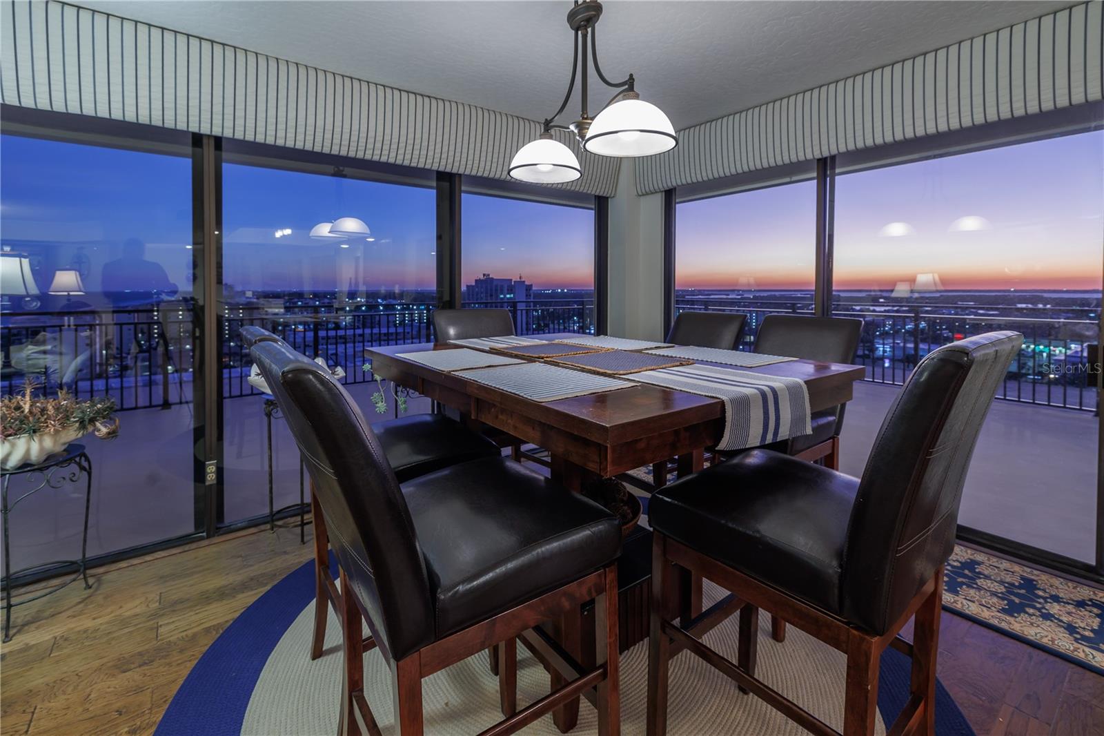 2100 TOWERS - Residential