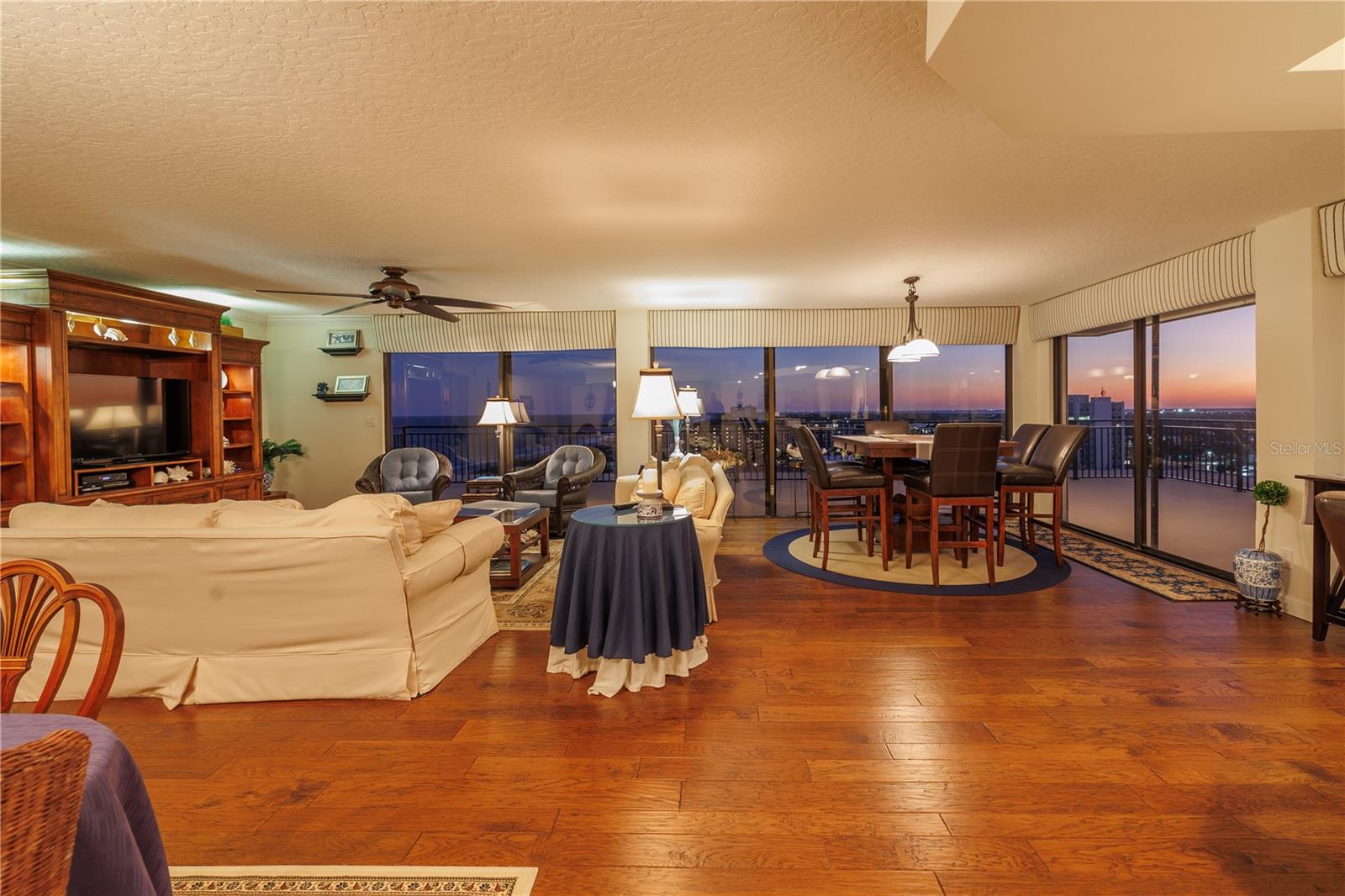 2100 TOWERS - Residential