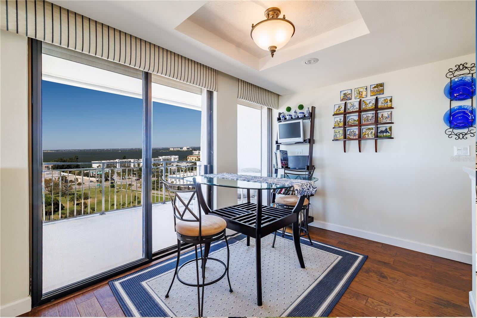 2100 TOWERS - Residential