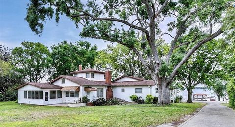 A home in MINNEOLA