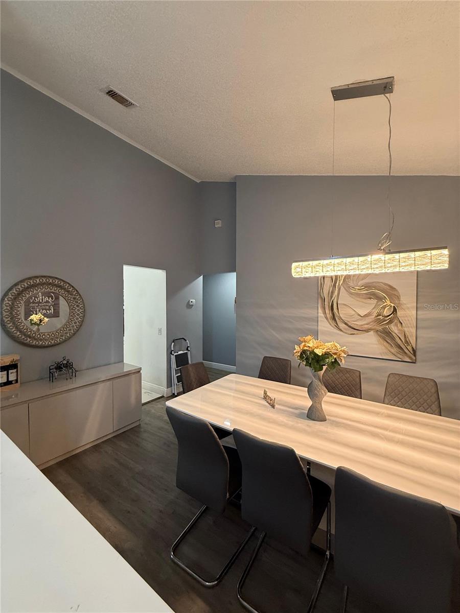 7736 ROLLINGRIDGE COURT