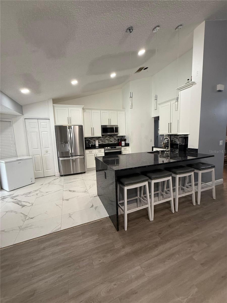 7736 ROLLINGRIDGE COURT