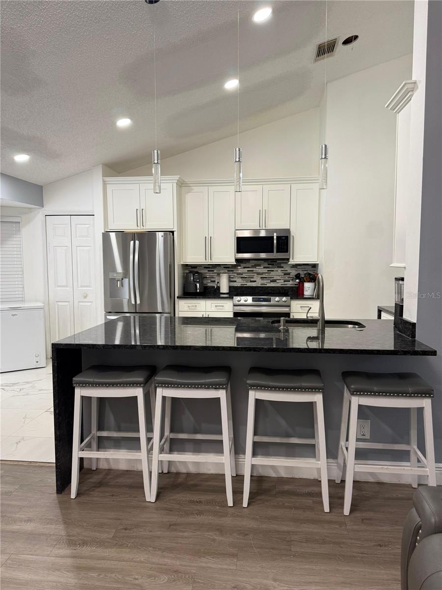 7736 ROLLINGRIDGE COURT