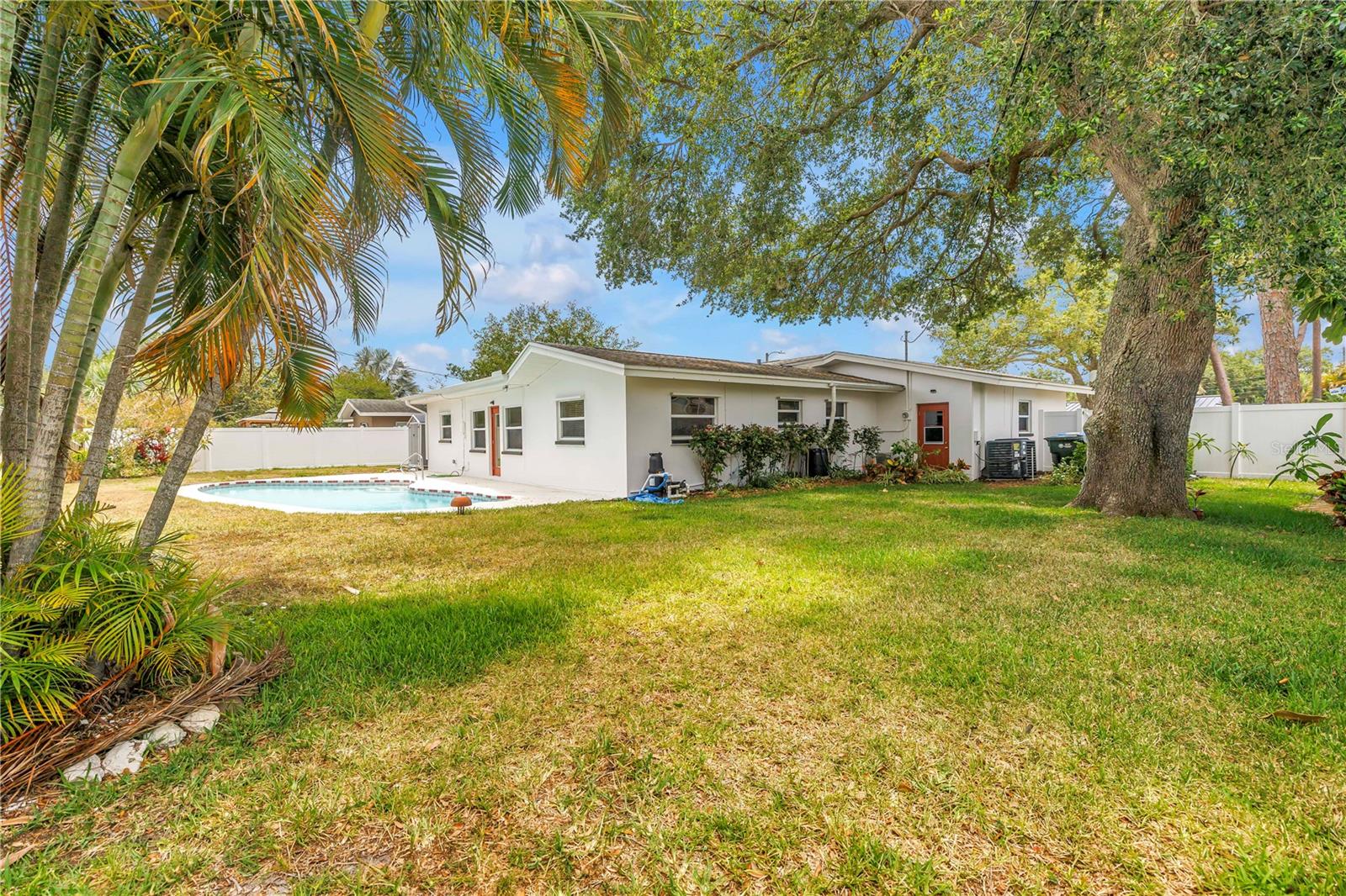 LEISURE ACRES - Residential